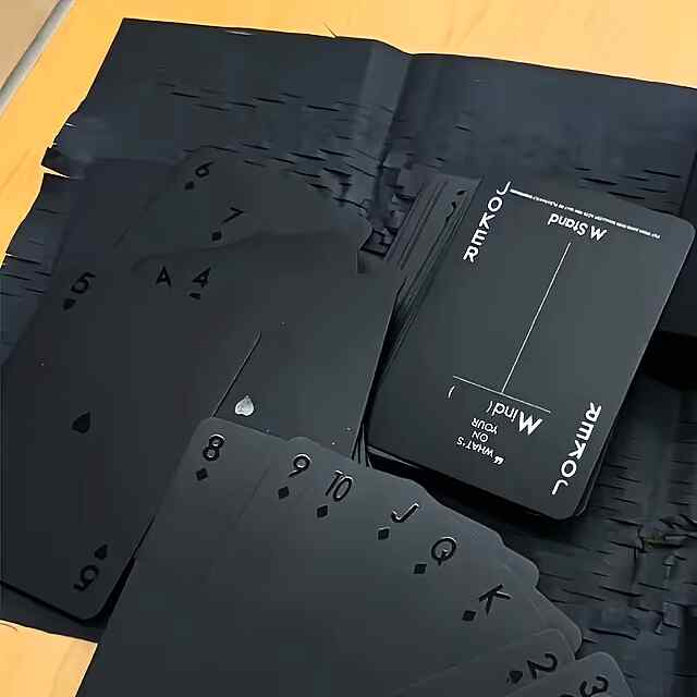 Гральні картки Black матові - стильний покерний аксесуар для настільних ігор.
